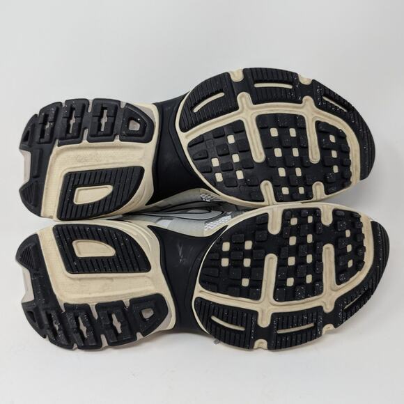 Nike V2K Run Women's Running Shoes Sneakers Reflective Accents White Silver 9 - Picture 5 of 8